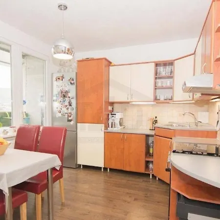 Modern Apartment, Balcony With Charming Overlooking Διαμέρισμα Νίτρα