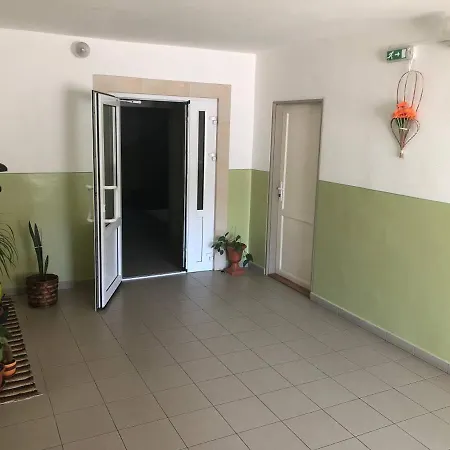 Modern Apartment, Balcony With Charming Overlooking Διαμέρισμα Νίτρα